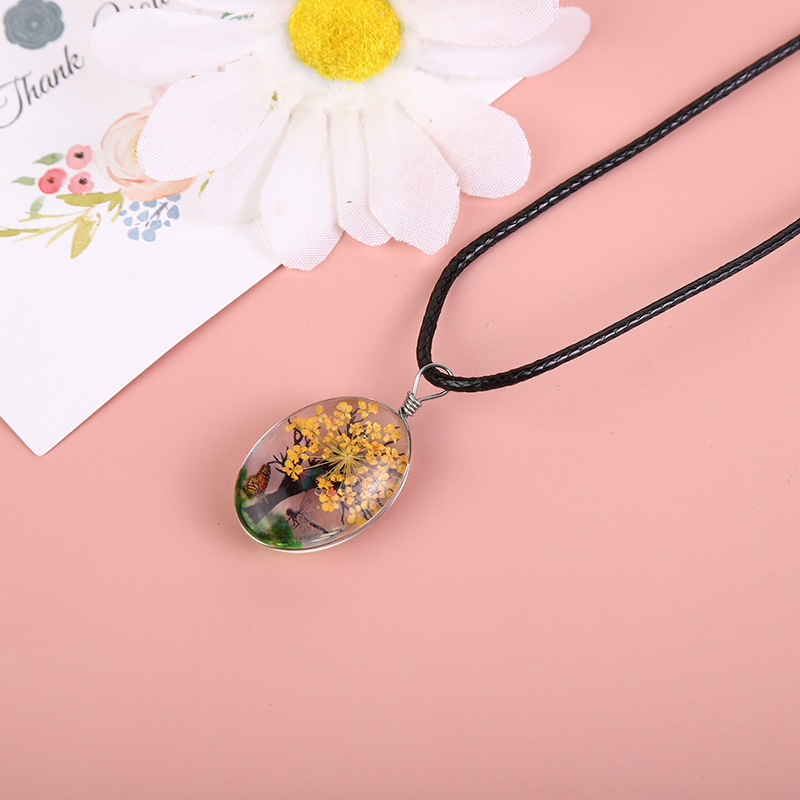 Real Dried Flower Baby's Breat - Birth Flower Necklace recensione e prezzo