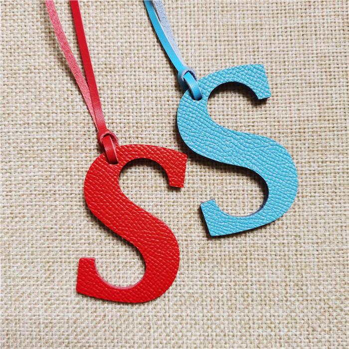 English Letter O P Q R S T Alp - Monogram Keychain Leather recensione e prezzo