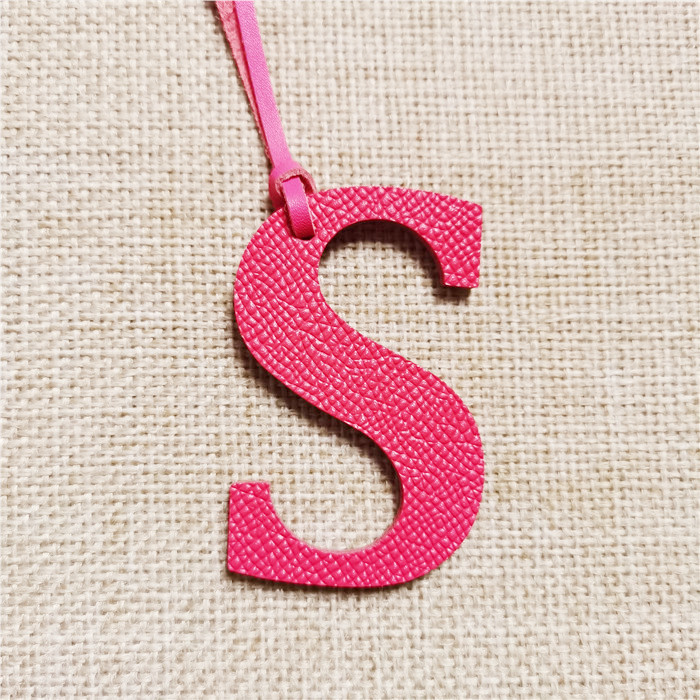 English Letter O P Q R S T Alp - Monogram Keychain Leather recensione e prezzo