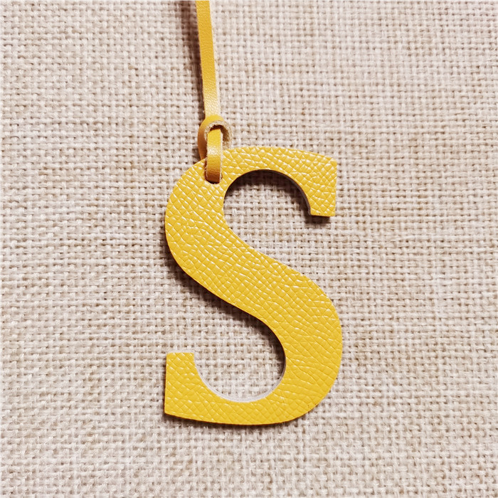 English Letter O P Q R S T Alp - Monogram Keychain Leather recensione e prezzo