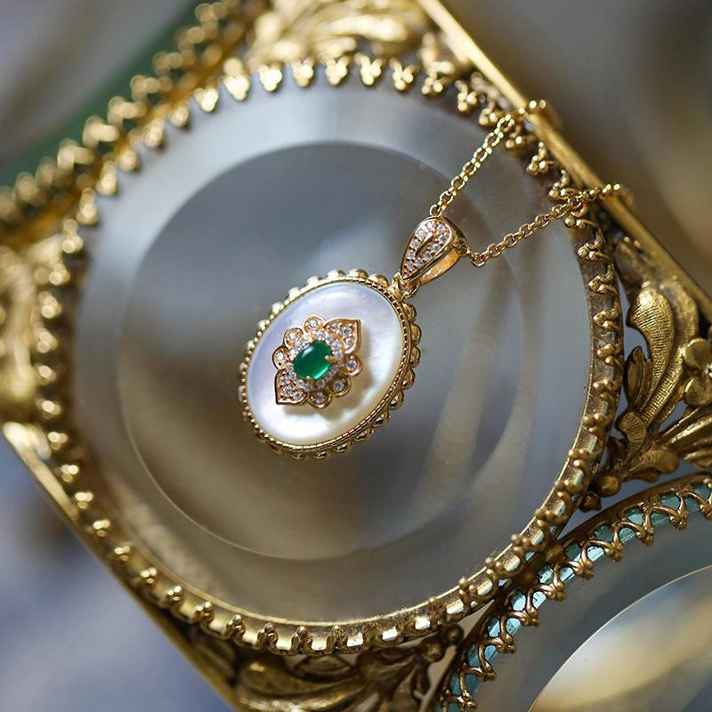 Women's Fashion Light Luxury F - Birth Flower Necklace recensione e prezzo