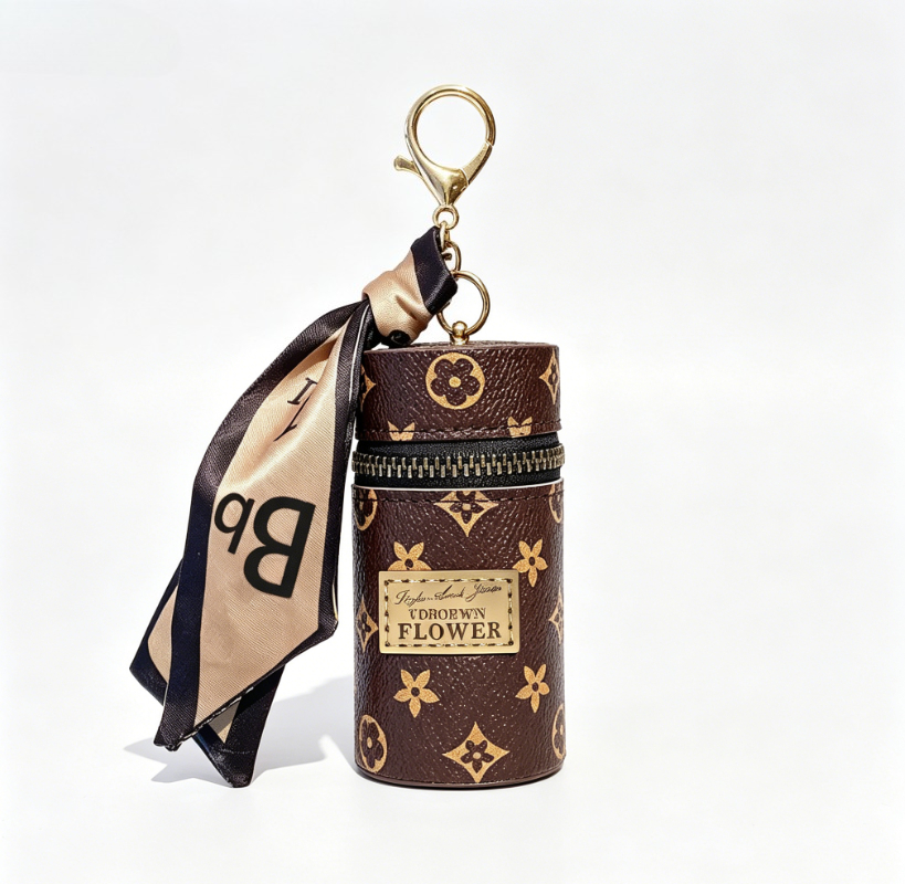 Vintage Brown Monogram Print C - Monogram Keychain Leather recensione e prezzo