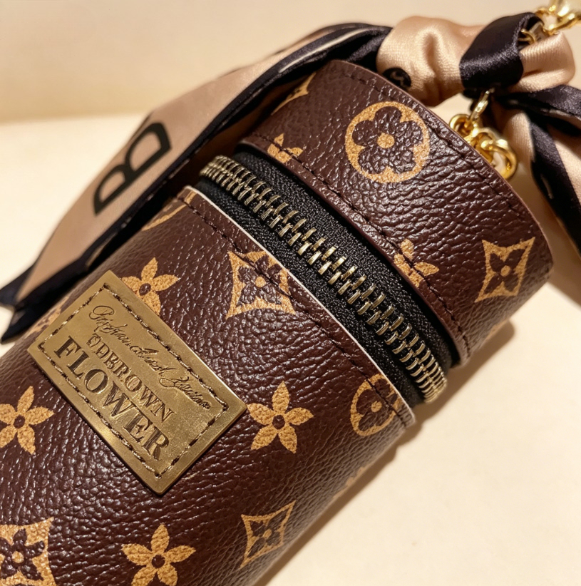 Vintage Brown Monogram Print C - Monogram Keychain Leather recensione e prezzo