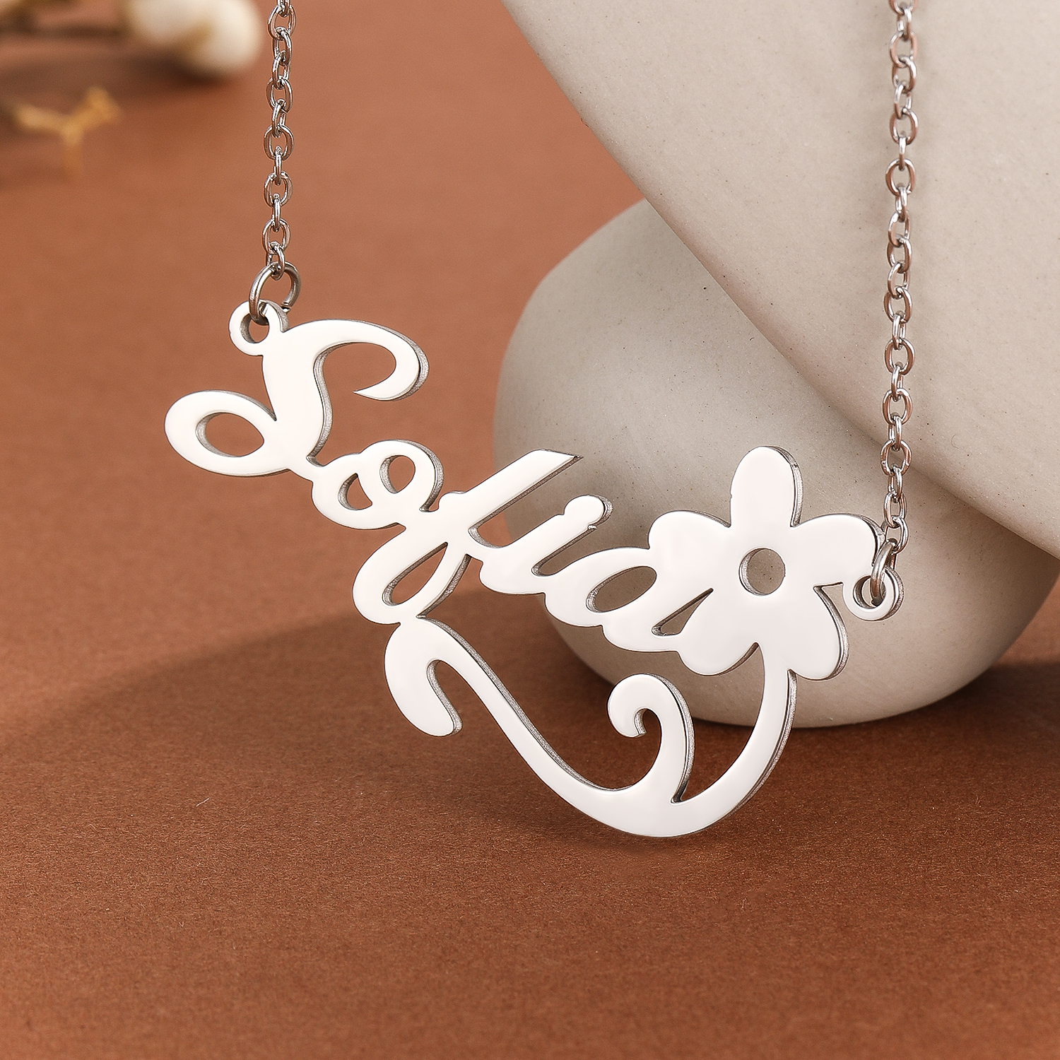 Stainless Steel Flower Letter  - Name Necklace Custom recensione e prezzo