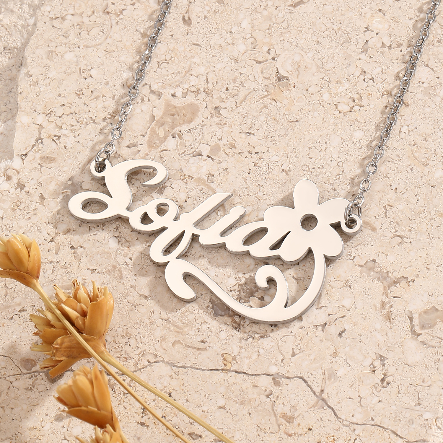 Stainless Steel Flower Letter  - Name Necklace Custom recensione e prezzo