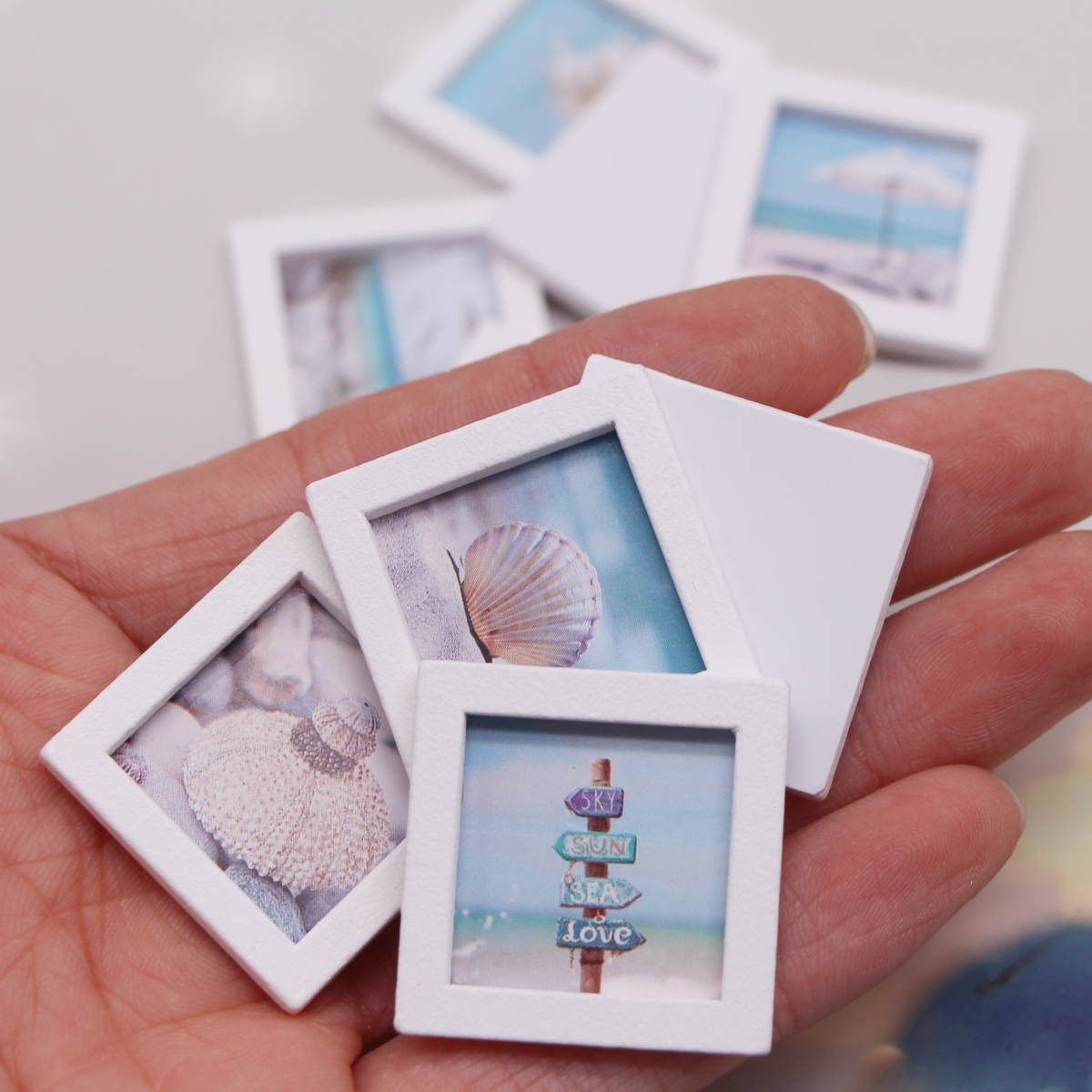 Dollhouse Miniature Wooden Oce - Engraved Wood Frame recensione e prezzo